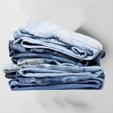 Unisex jeans in denim, stretch, and organic cotton fabrics, available in various cuts for casual and smart-casual outfits.