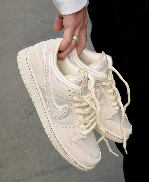 ナイキ　Nike SB Dunk Low coconut milk A Nike SB Dunk Coconut Milk Sneakers | EU 40-45