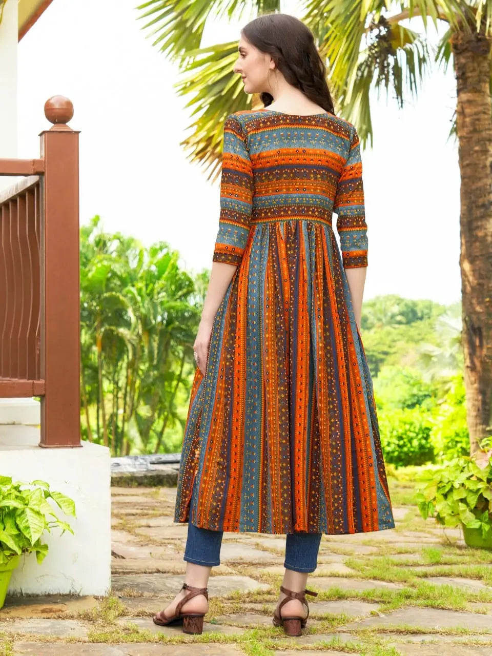 Geometric Printed Naira Kurta With Handmade Latakans - NextBuy