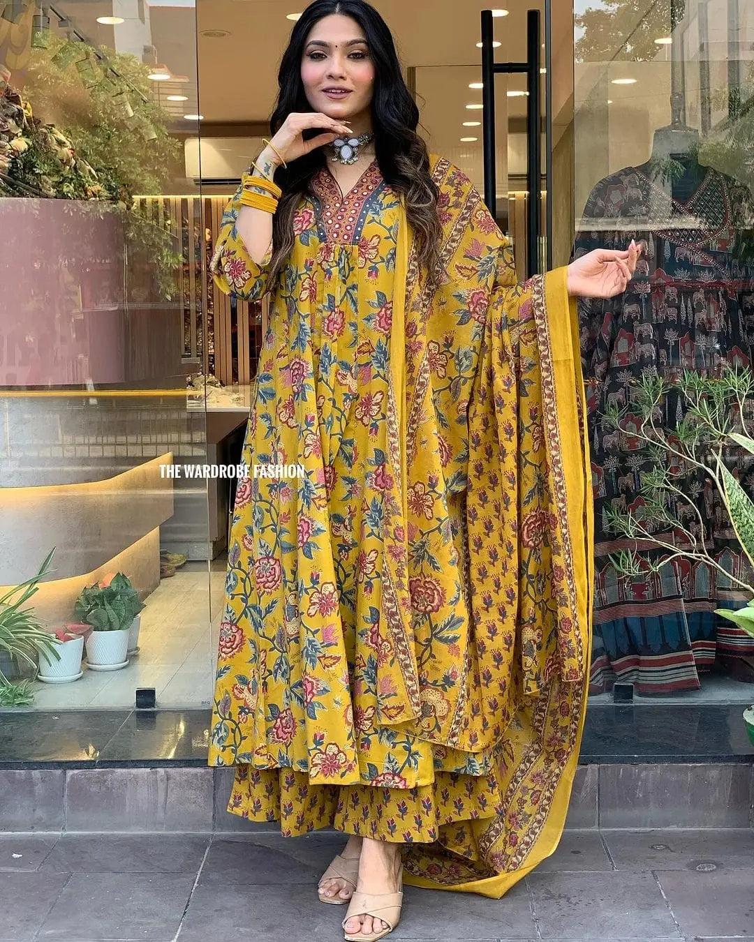 Beautiful Flower Print Beautiful Kurti Pant With Cotton Malmal Dupatta NextBuy