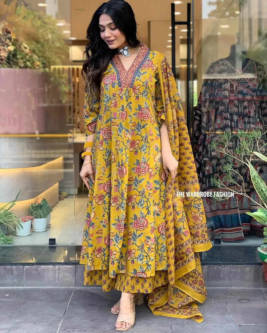 Beautiful Flower Print Beautiful Kurti Pant With Cotton Malmal Dupatta NextBuy