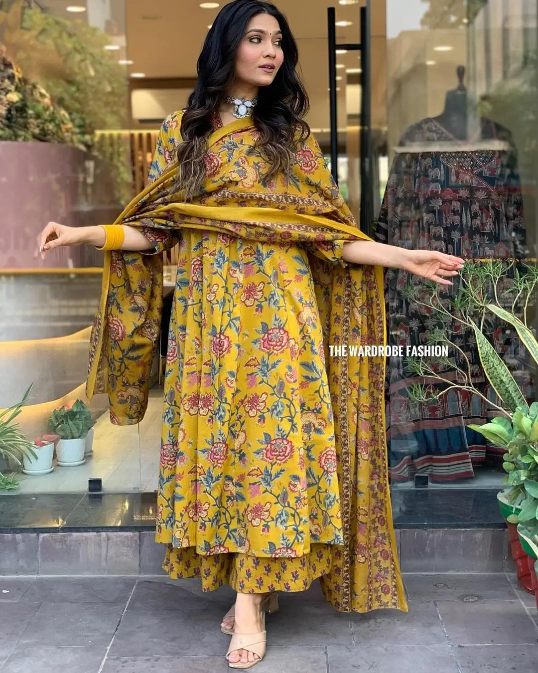 Beautiful Flower Print Beautiful Kurti Pant With Cotton Malmal Dupatta NextBuy