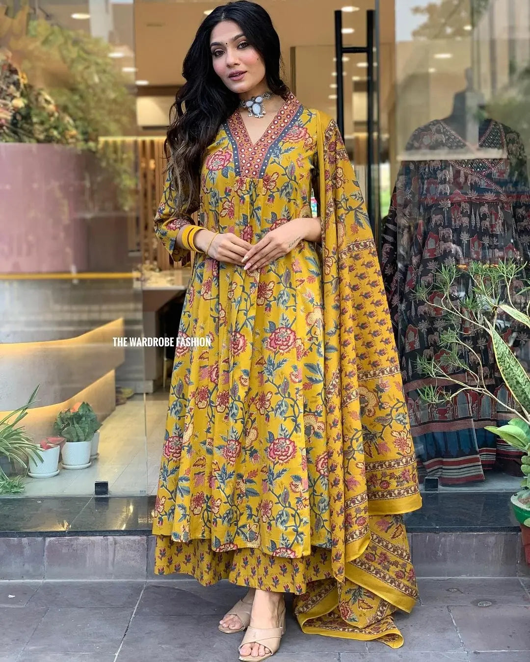 Beautiful Flower Print Beautiful Kurti Pant With Cotton Malmal Dupatta NextBuy