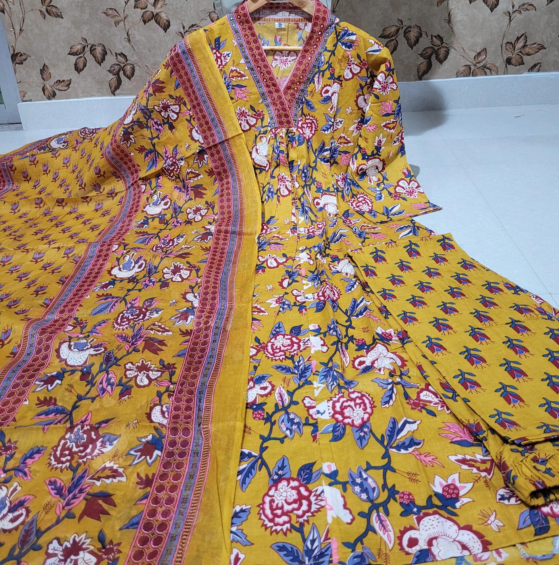 Beautiful Flower Print Beautiful Kurti Pant With Cotton Malmal Dupatta NextBuy