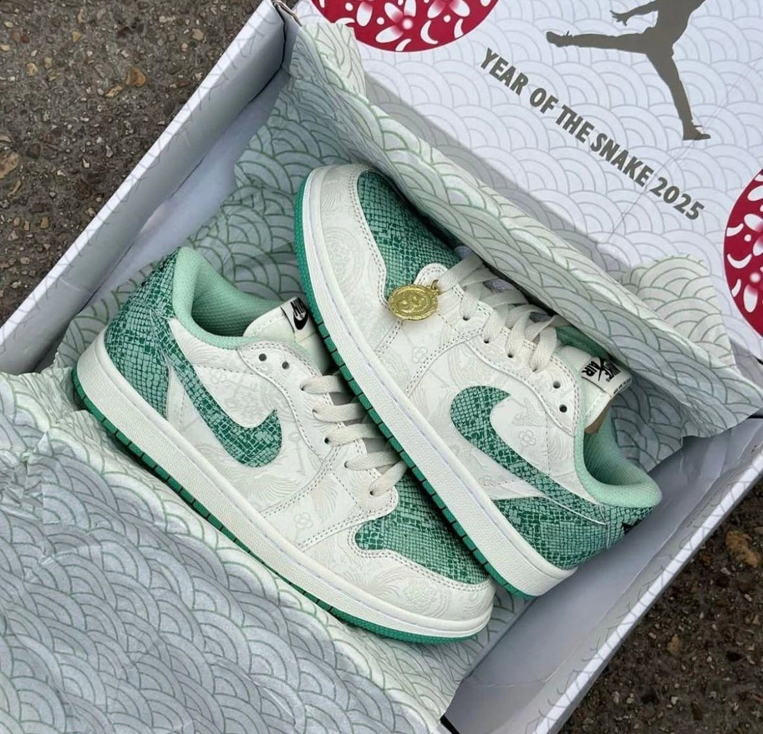 Air Jordans Retro 1 Snake front view