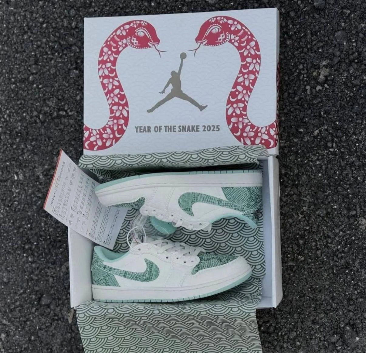 Air Jordans Retro 1 Snake side profile