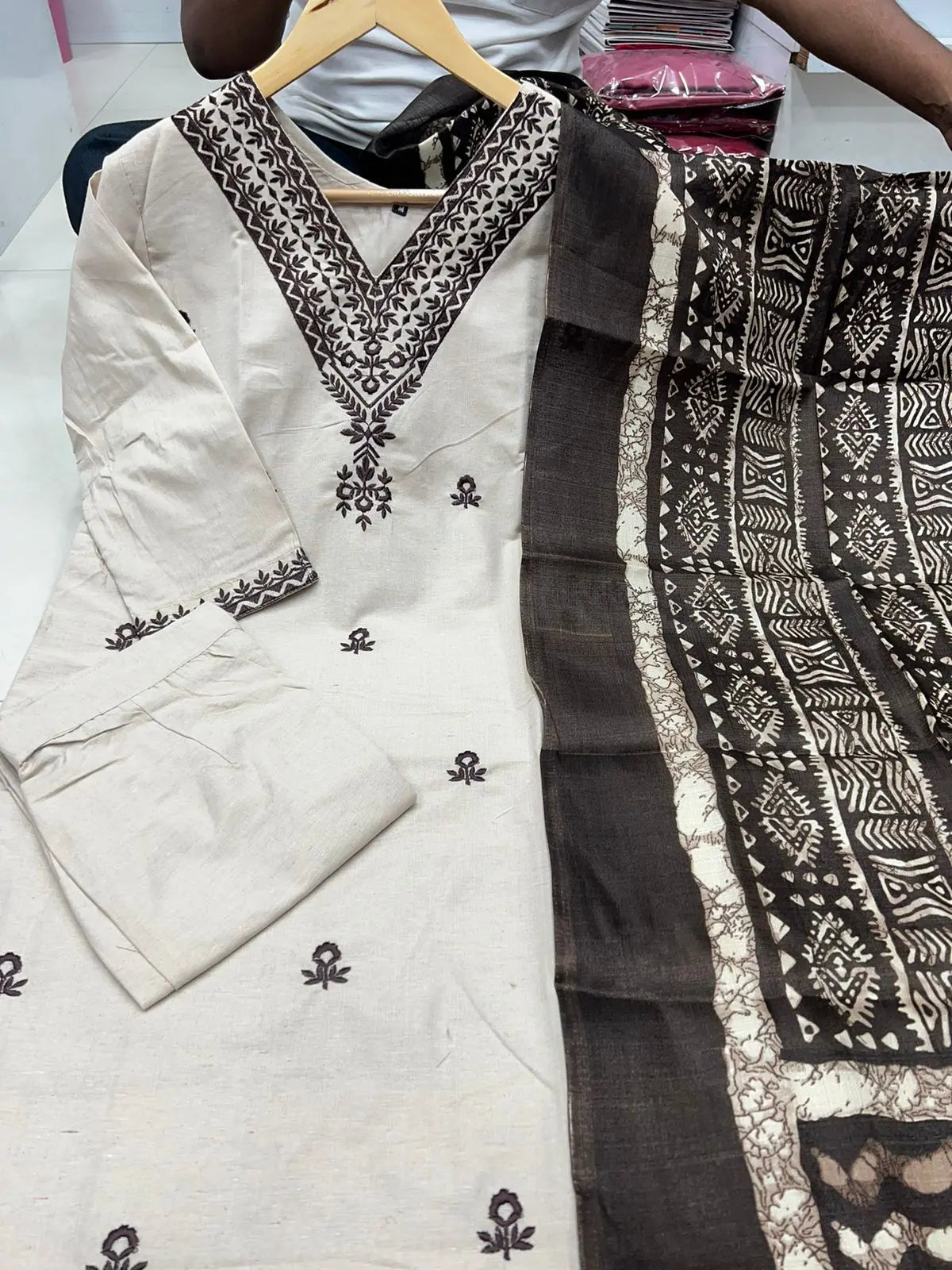 Bhagalpuri print dupatta close-up