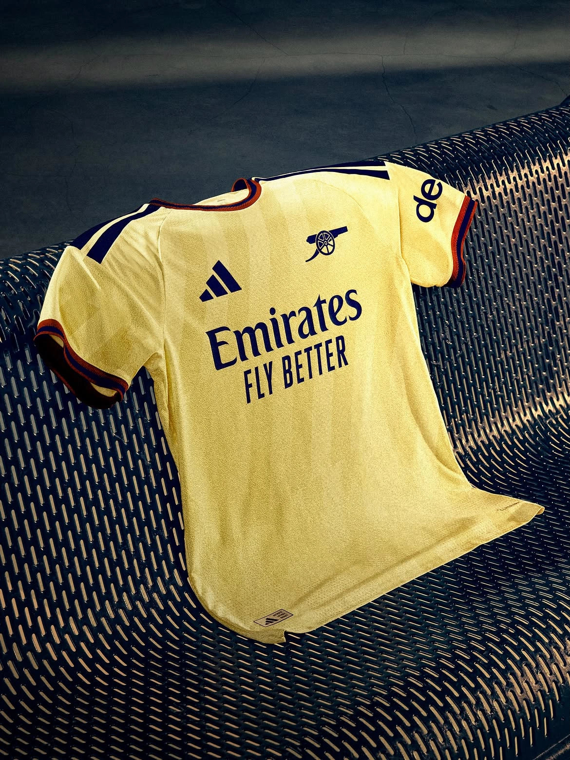 Match-inspired Arsenal football jersey