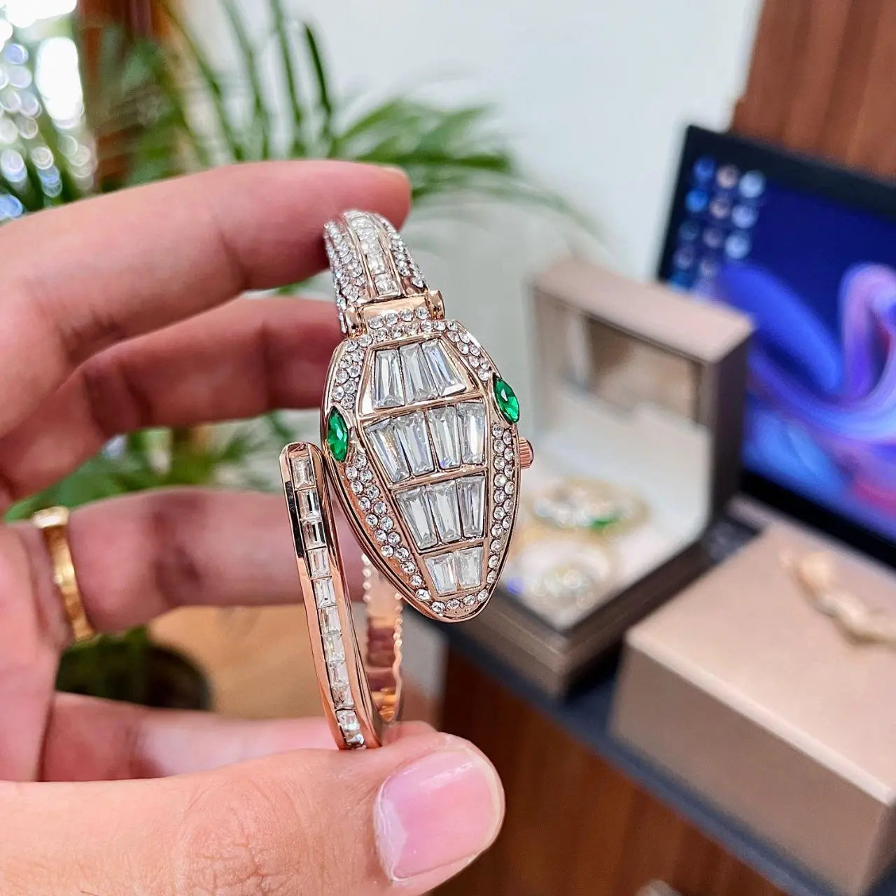 Rose gold jewelry bangle of Bvlgari Serpenti Secret watch