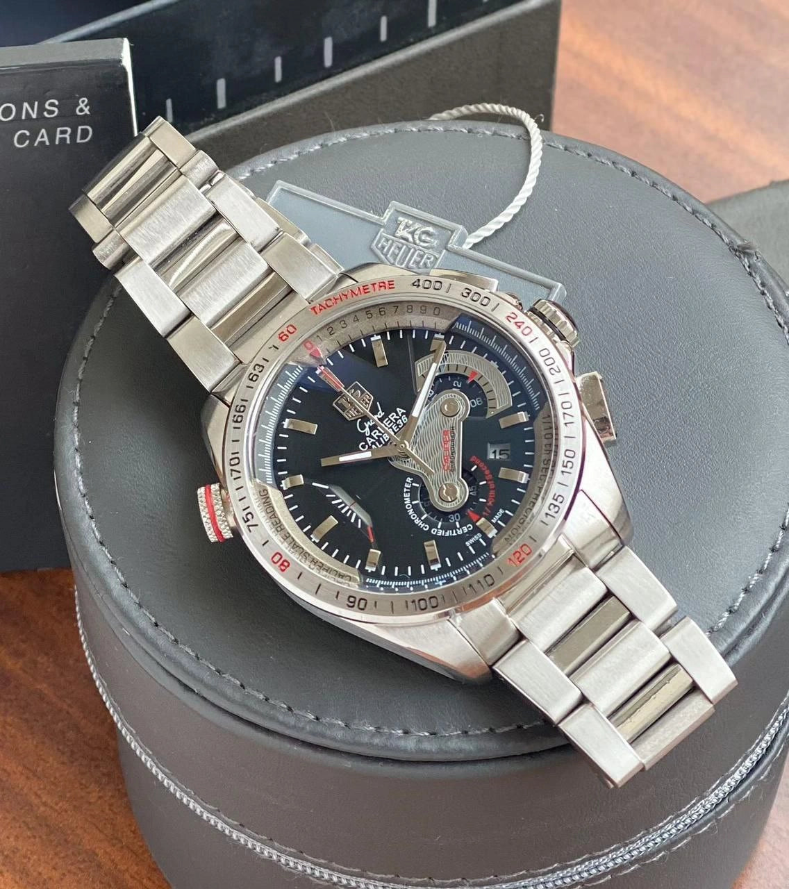 Men’s stainless steel bracelet watch with sporty tachymeter bezel