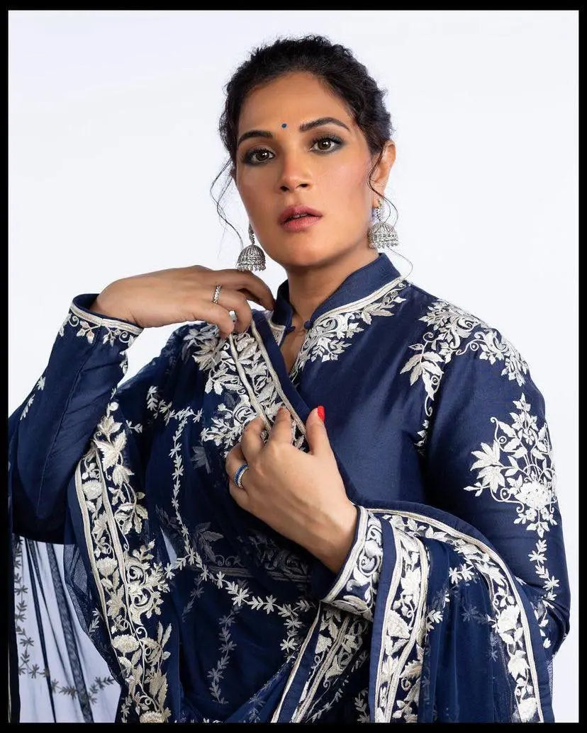 Georgette dupatta with embroidery close-up