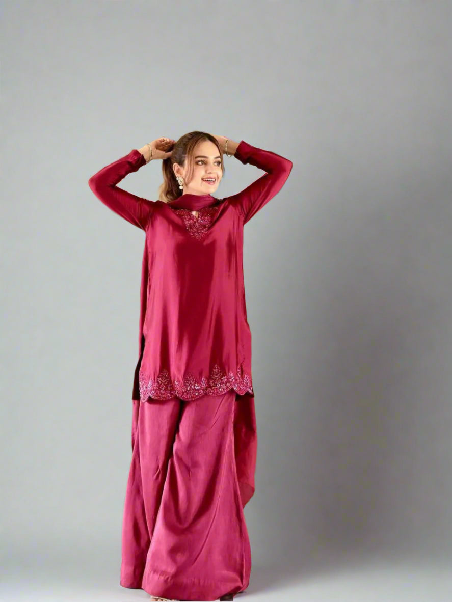 Elasticated pants with embroidery kurti