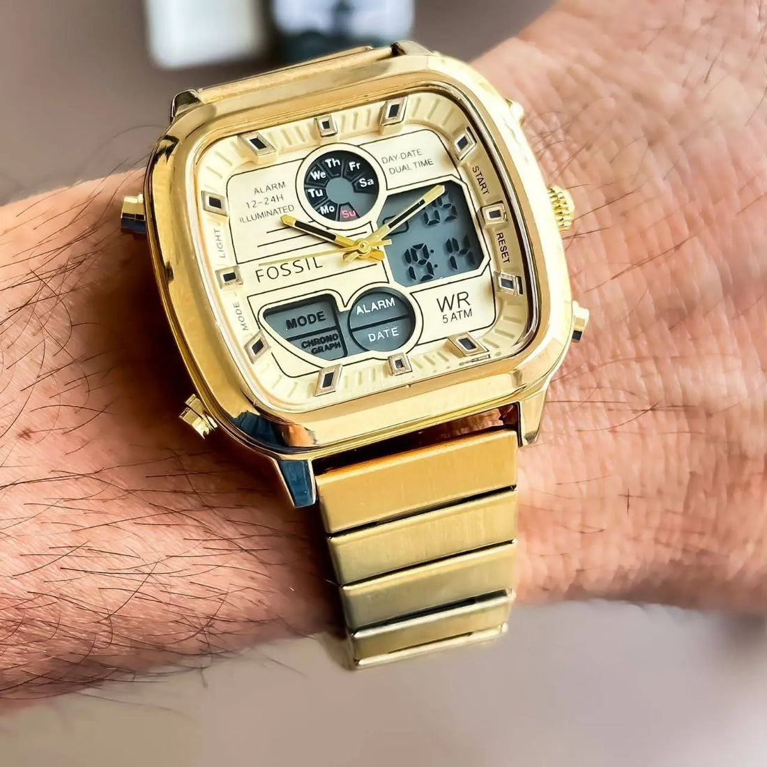 Side view of Fossil FS-5889 case and buttons