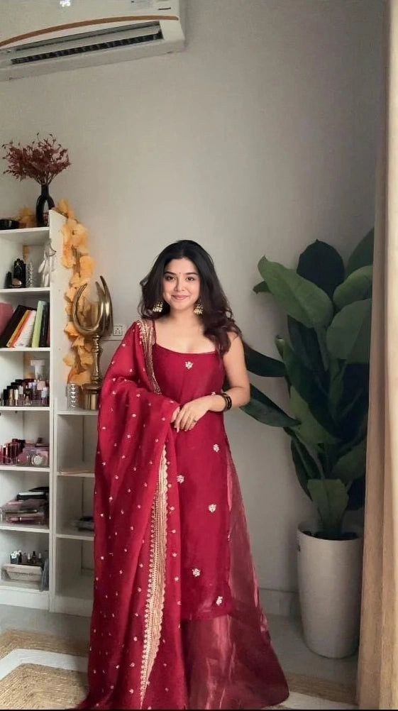 Women's Jimi Choo suit set with embroidery