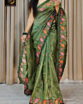 Full view of Kaviya gold crush saree