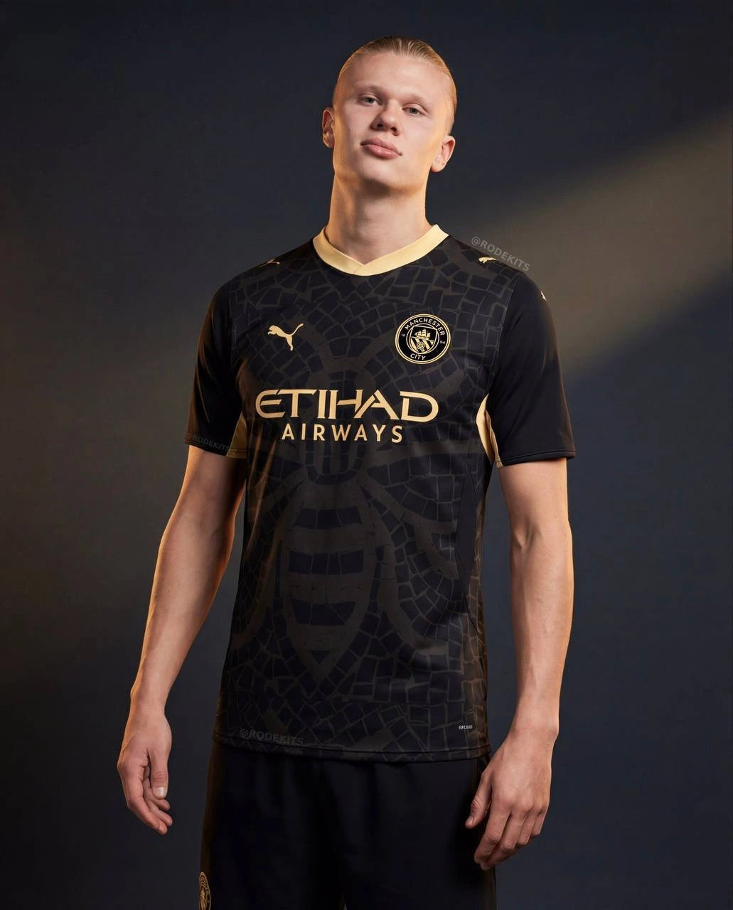 Manchester City 2025/26 fourth football jersey black gold front view