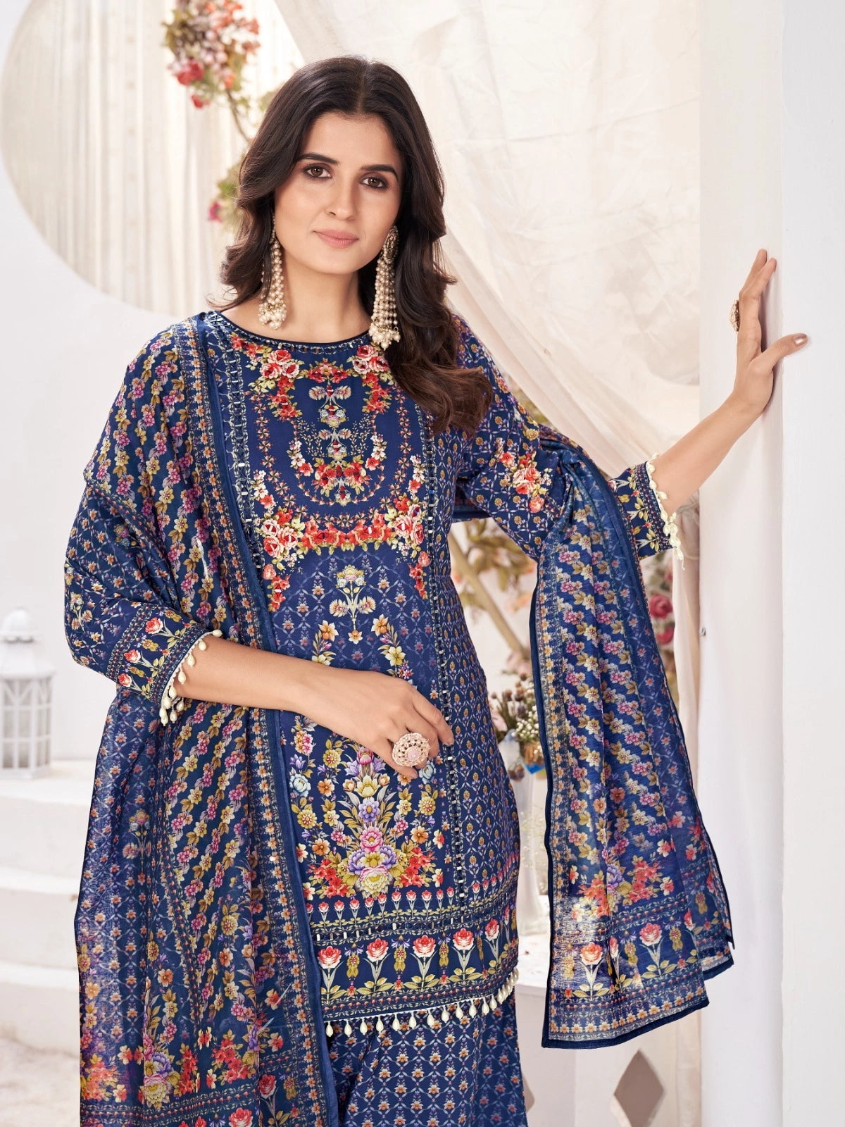 Mirror embroidered kurta for festive wear