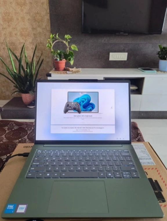 Motorola Motobook 60 laptop 240Hz display