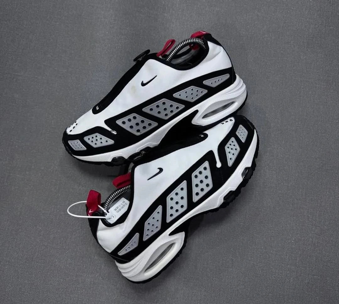 Nike Air Max SNDR side view black