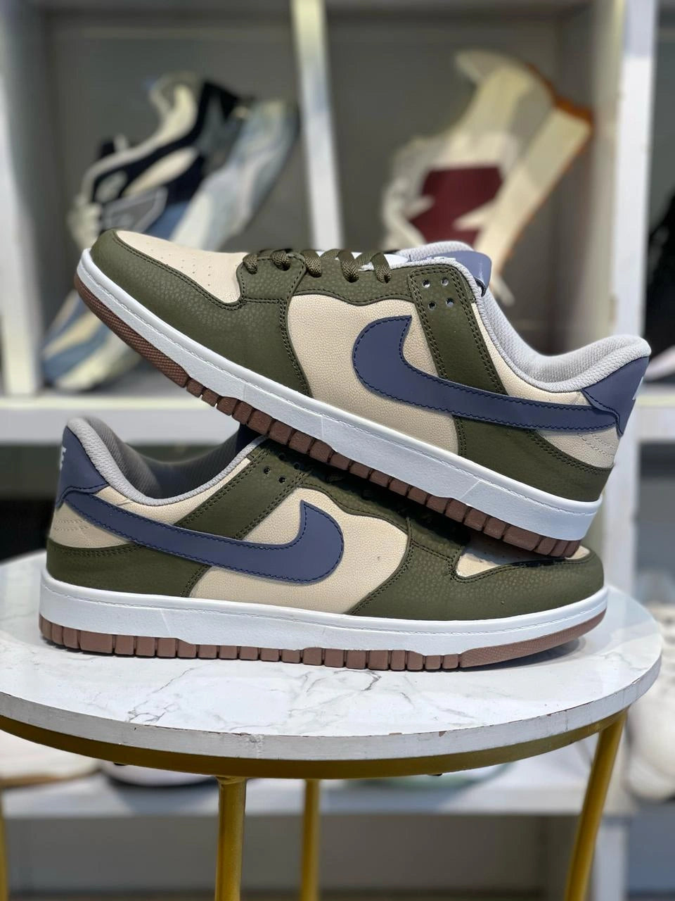 High-Quality Nike Sneakers – Free Shipping