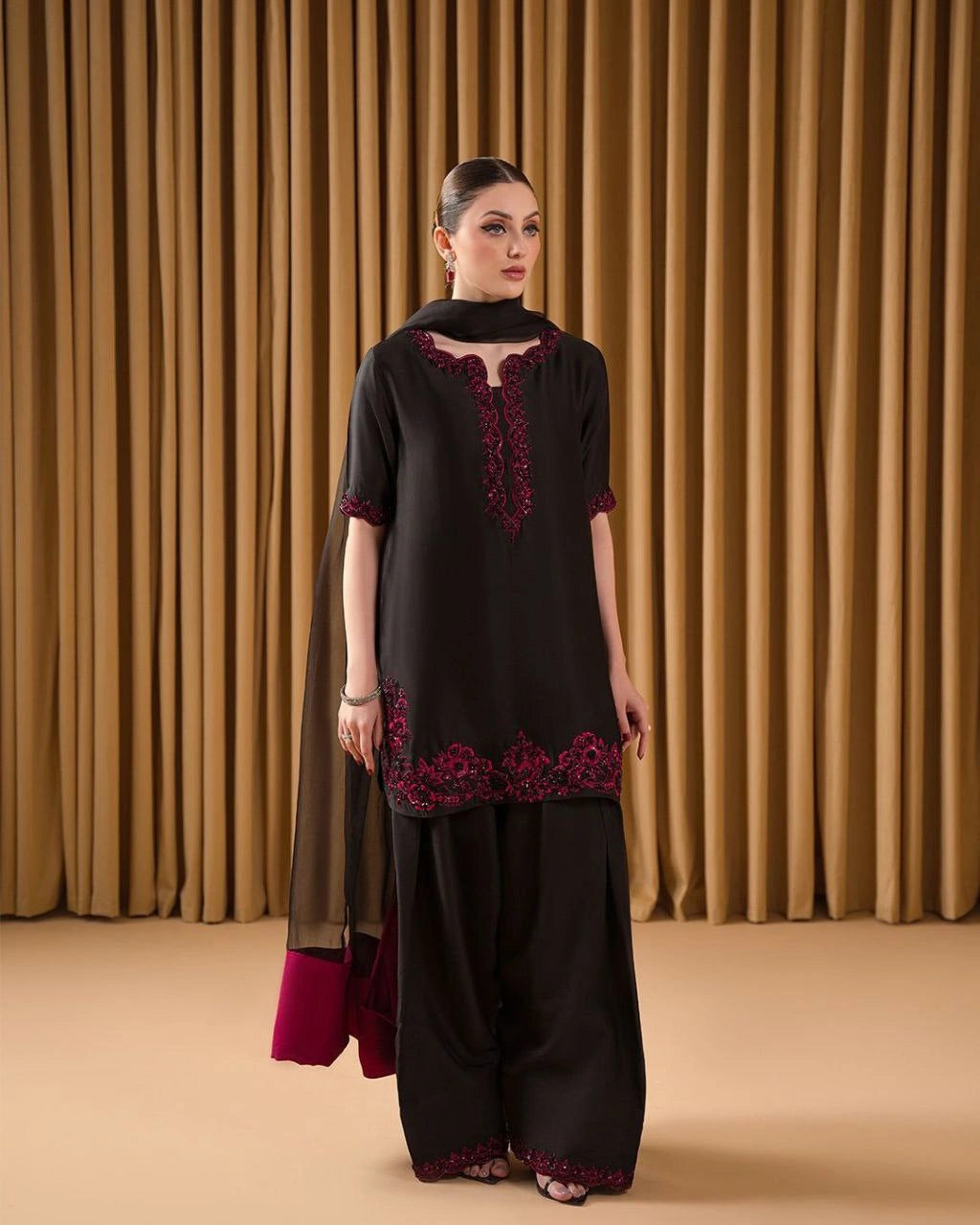 Organza dupatta with lace border and patta