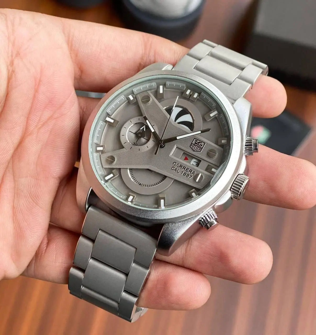 High-Performance Men's Watch – Featuring a modern grey design, silver-tone case, and a working chronograph, the Tag Heuer CR7 is perfect for any occasion.