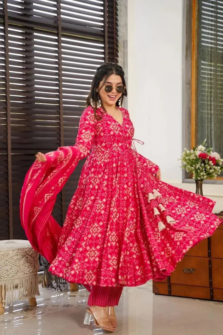Pavitra Pink Muslin Suit Set – Elegant ethnic outfit with digital print and muslin dupatta.
