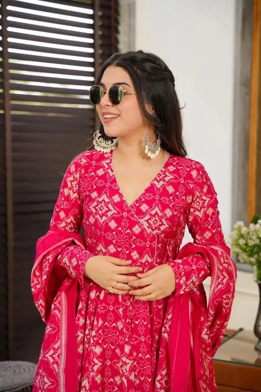 Trendy Pink Suit with Dupatta – Perfect blend of tradition and modern style with a muslin finish.