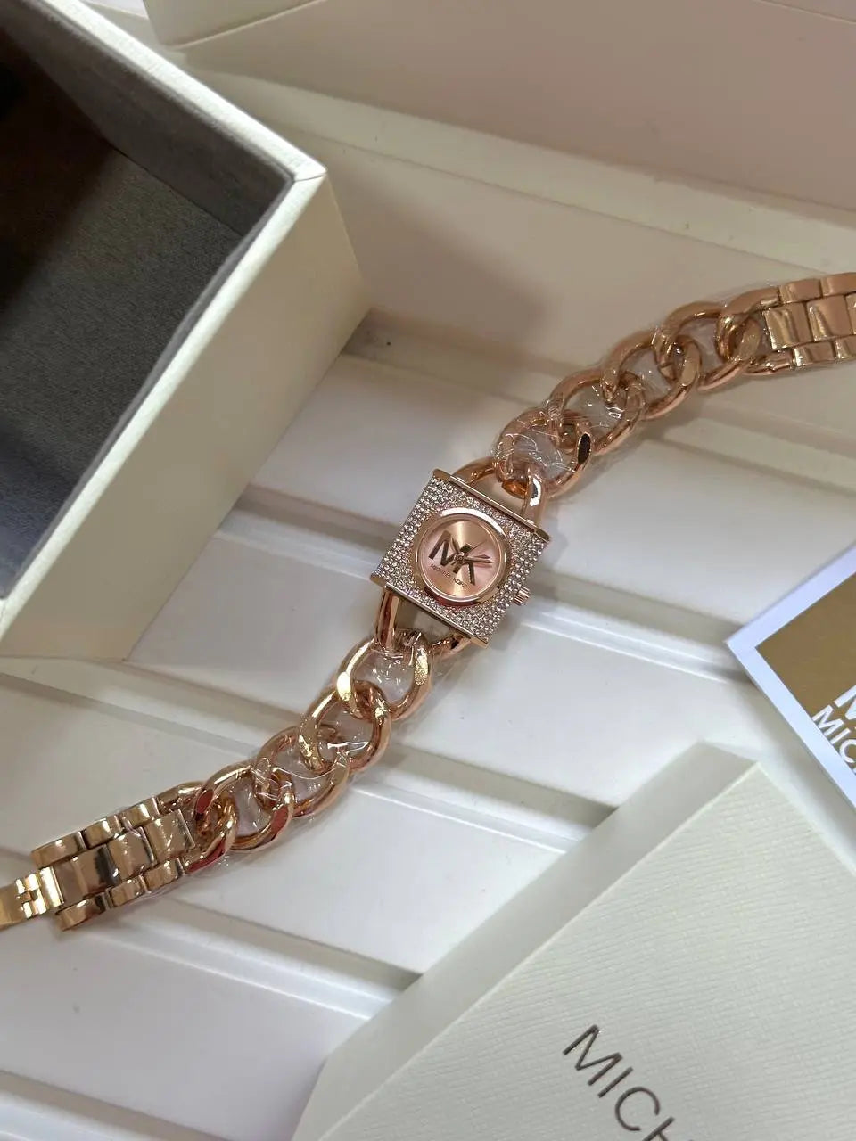 Michael Kors Rose Gold Luxury Women’s Watch – Stylish and Trendy for Her NextBuy