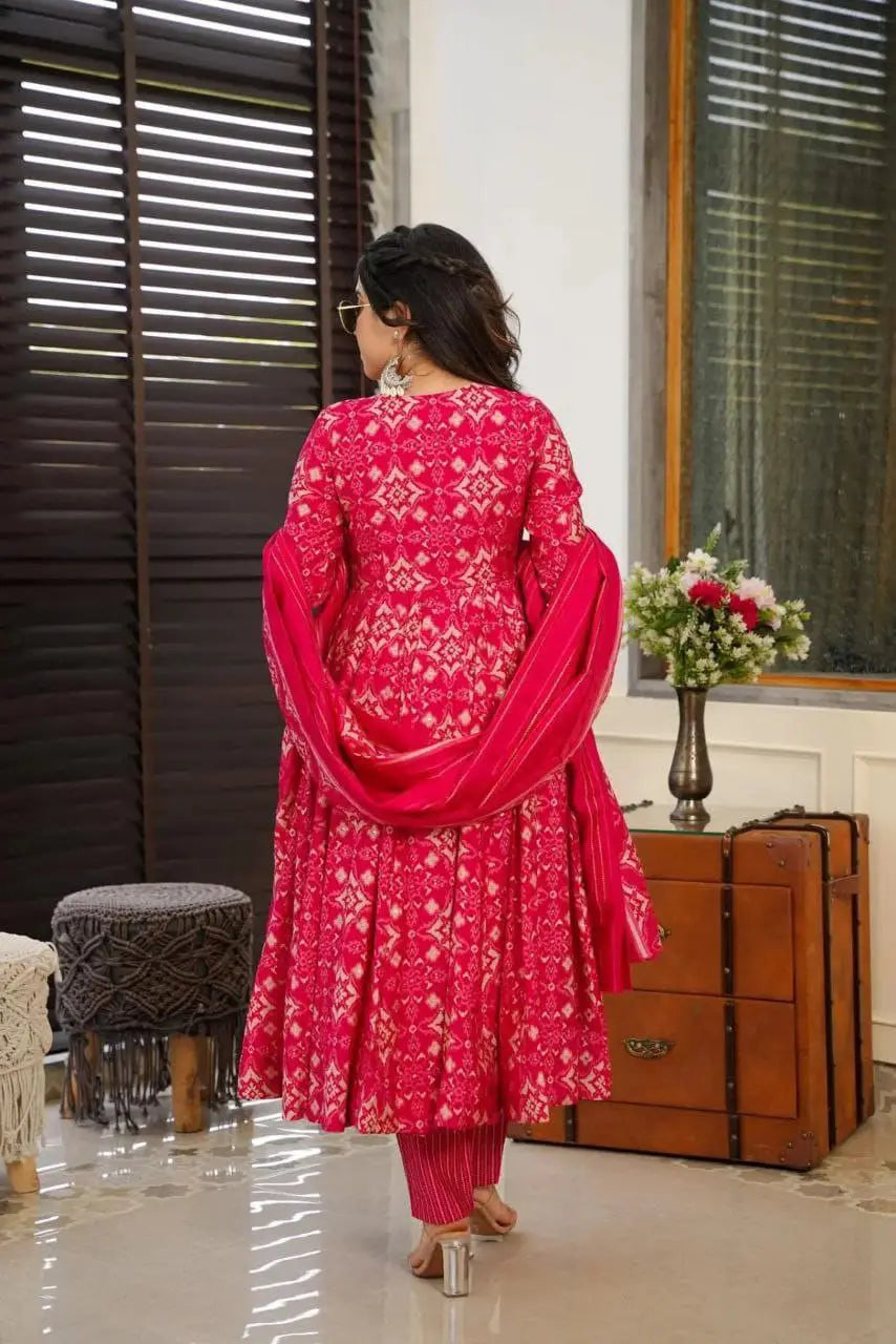 Stylish Pink Anarkali Suit – Beautiful muslin suit set with intricate details and lightweight fabric.