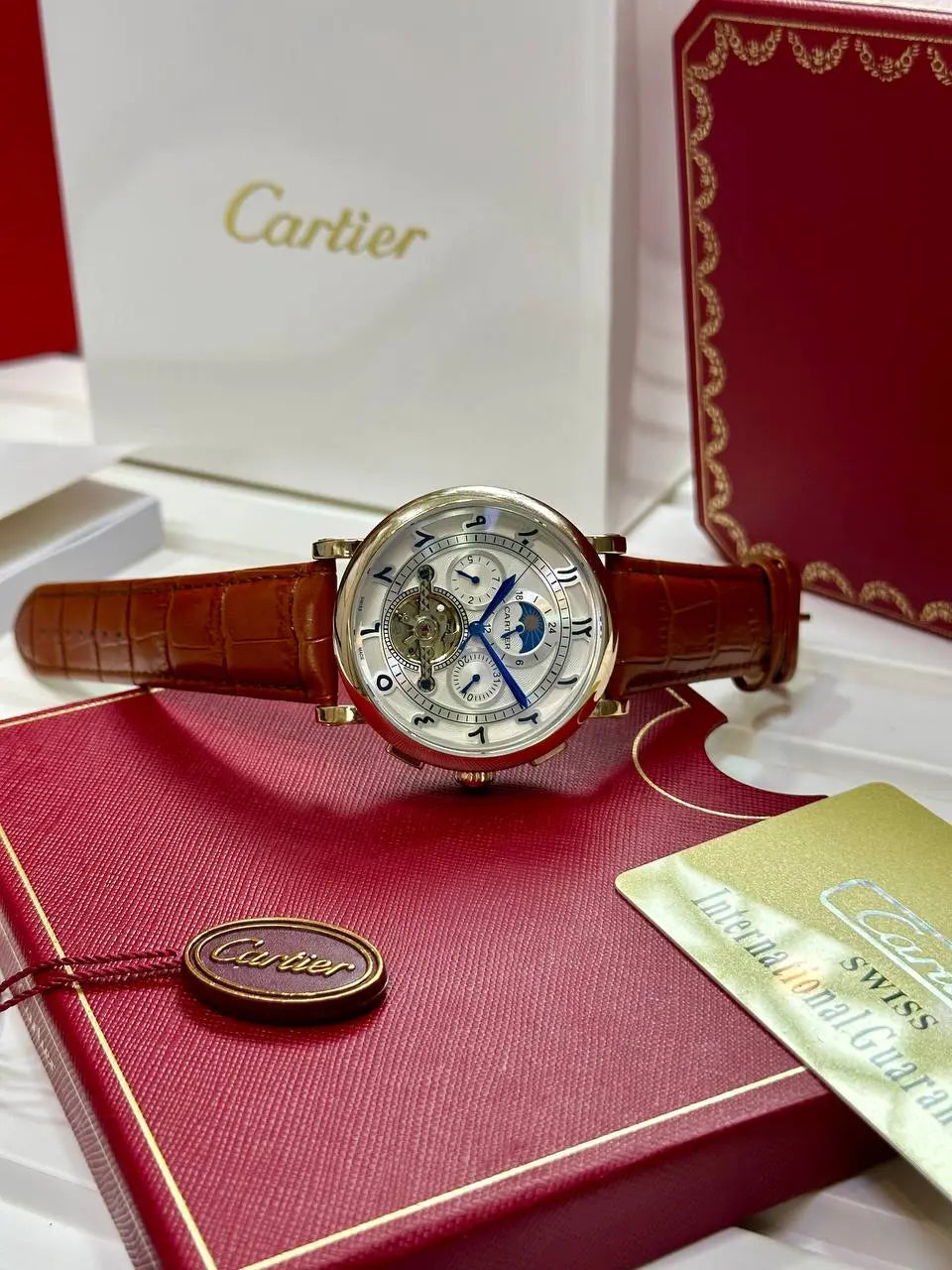 Cartier Luxury 43mm Smart Fit Watch – This elegant men's watch from Cartier features a 43mm case, premium 7AA collection quality, and smart functionality for everyday wear.
