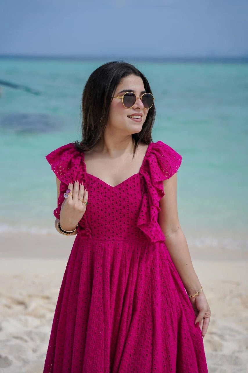 Fully lined cotton dress with elegant neckline