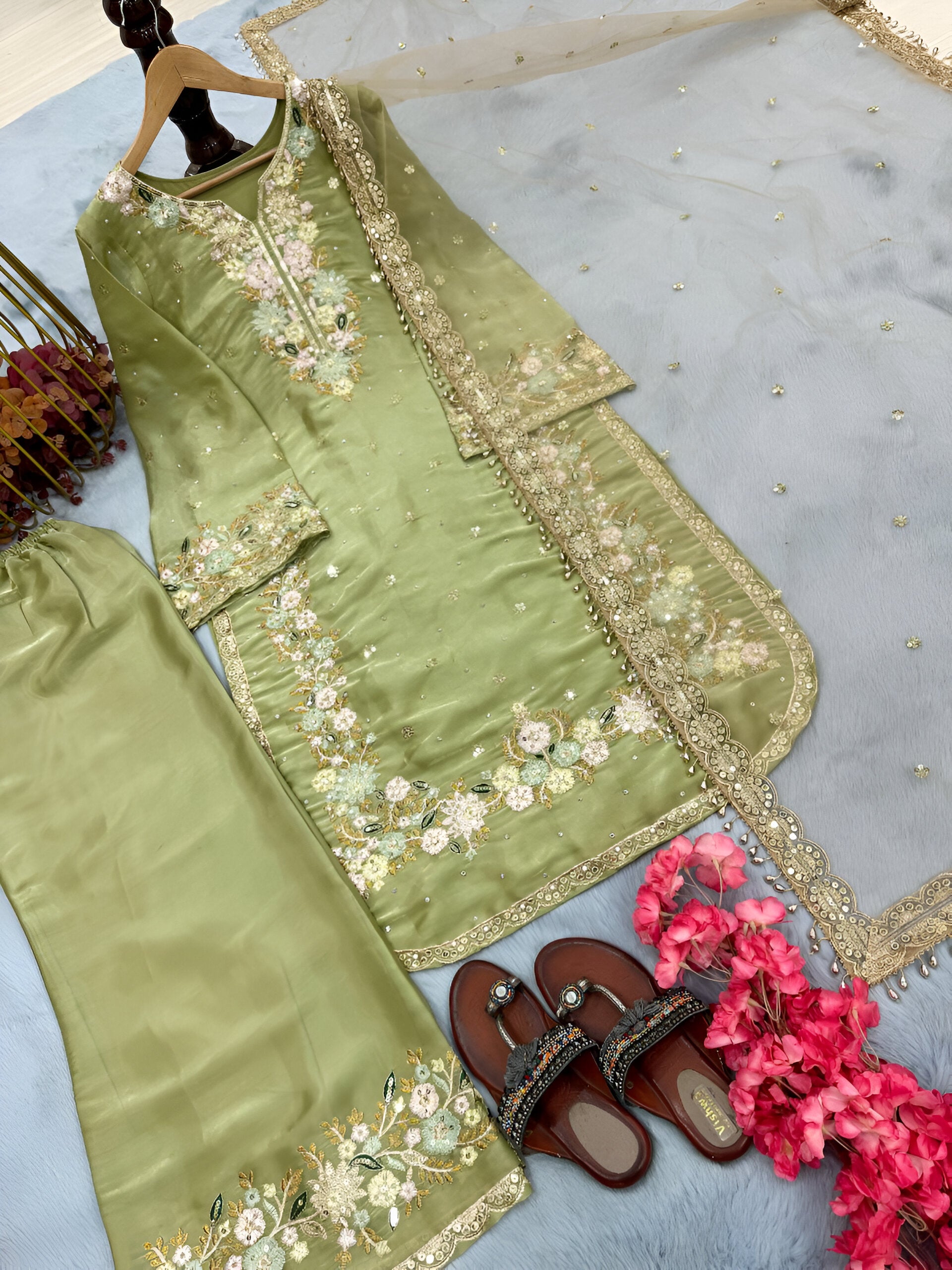 Side view of stitched plazo suit for women