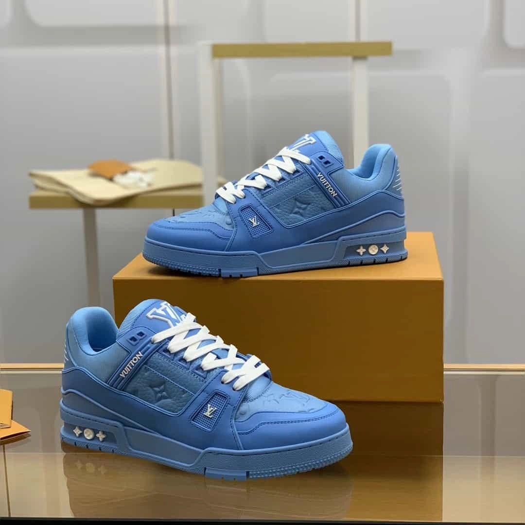 Premium look sneakers for men in blue color