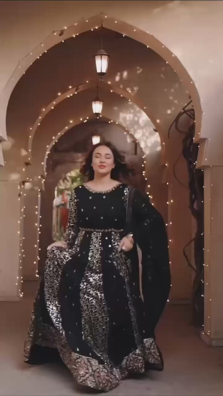 Fully stitched gown for wedding wear