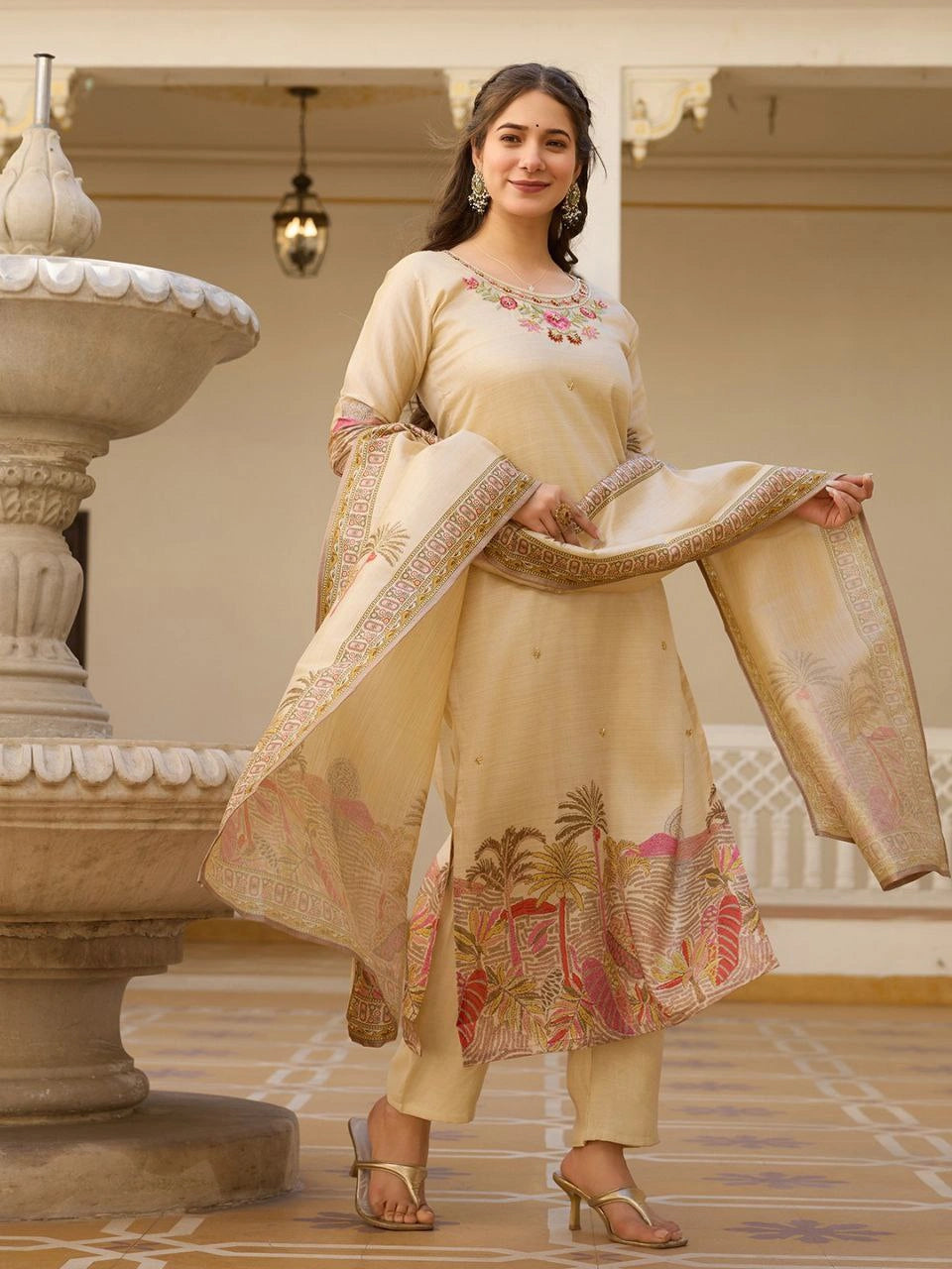 Full view of the printed Assam silk dupatta