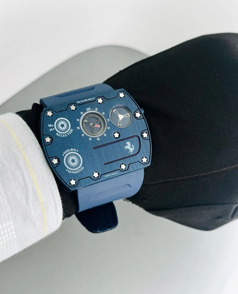 slim men’s watch with fibre strap