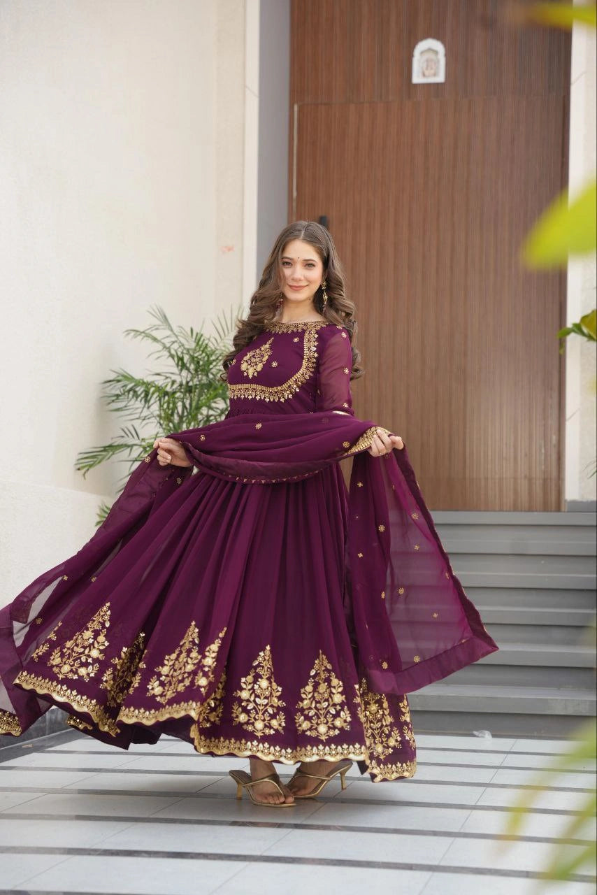 Elegant round neck gown with full sleeves