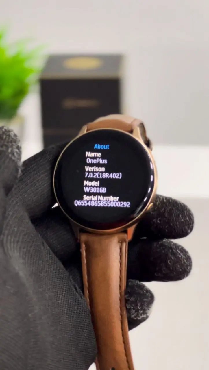 OnePlus Smartwatch Showing App Notifications