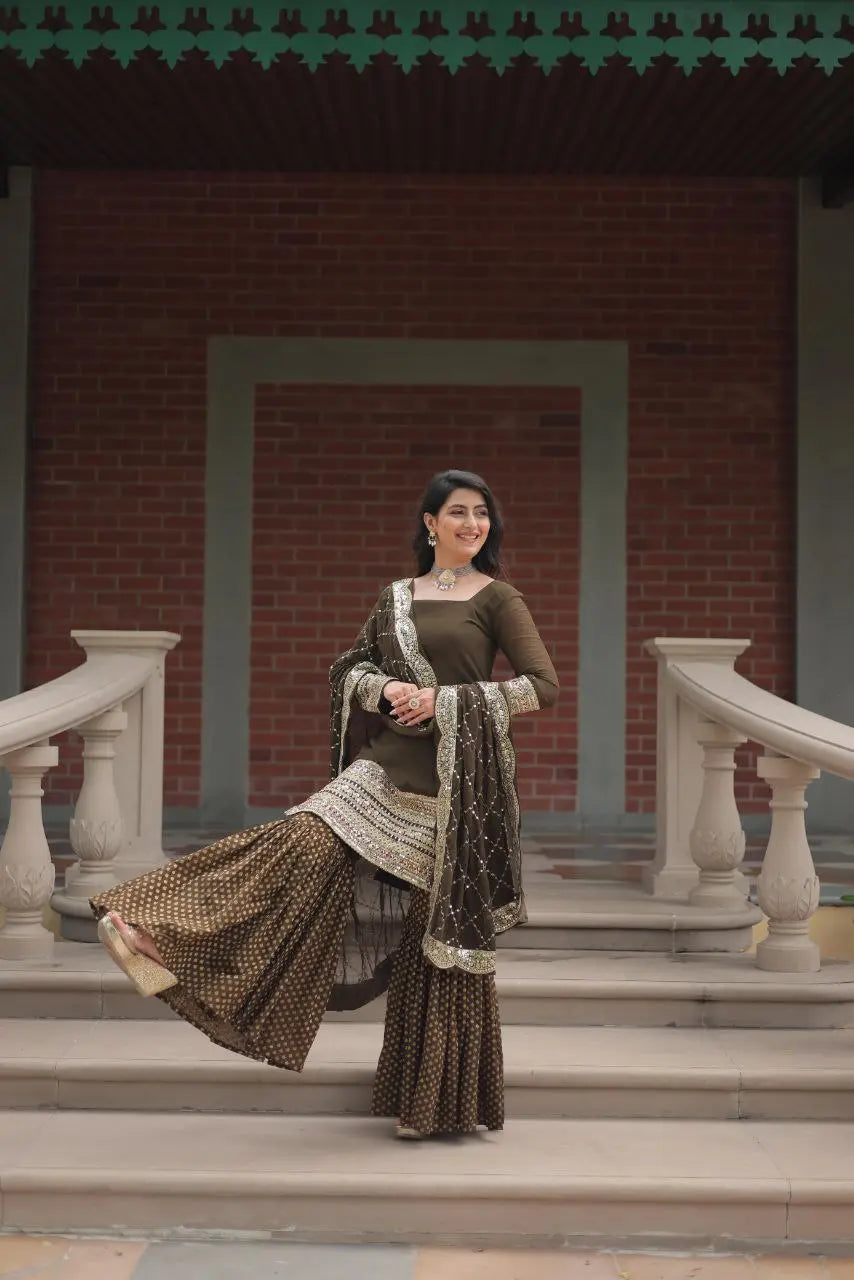 Square neckline detail of women's kurti