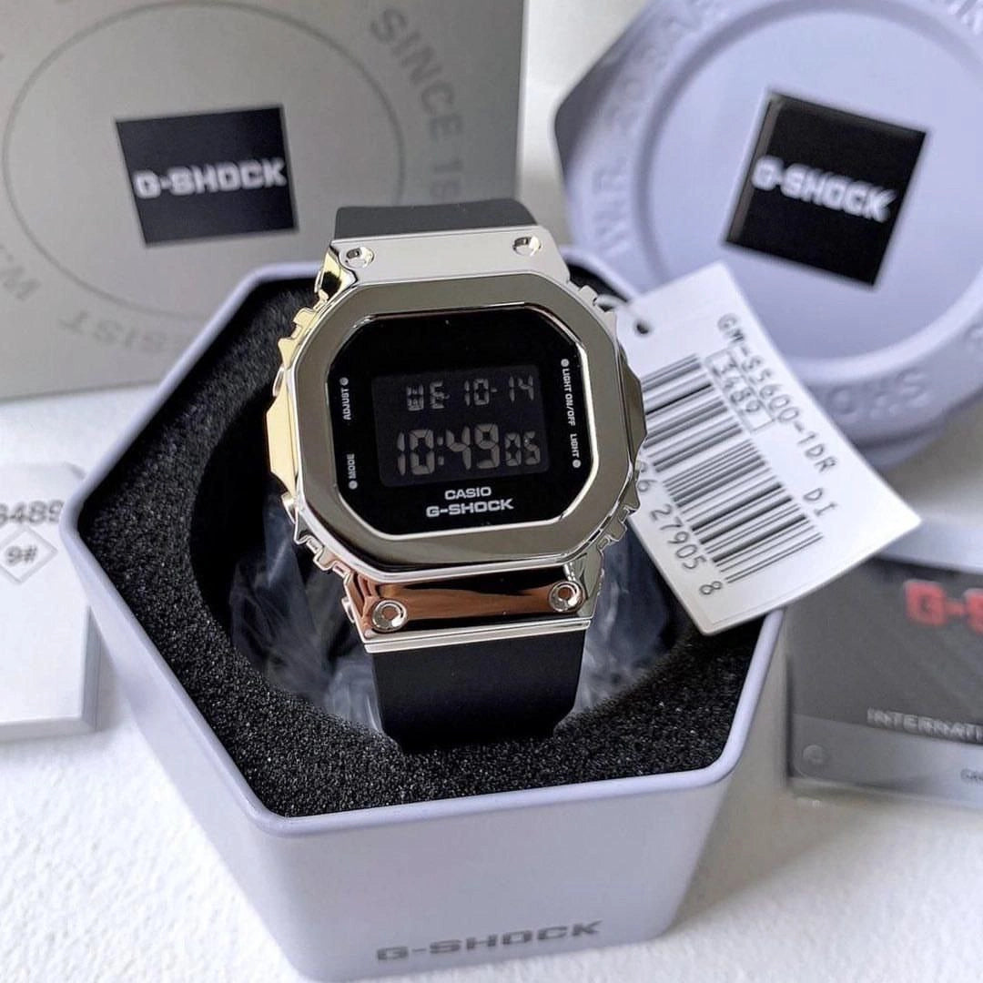 Unisex digital watch with stopwatch and countdown timer