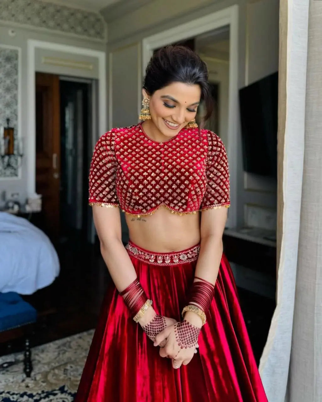 Heavy lehenga with cancan and canvas