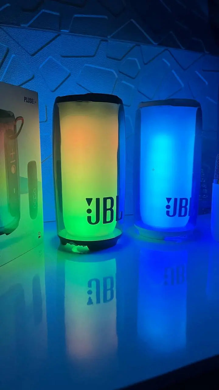 Stylish glass-look speaker with bass boost